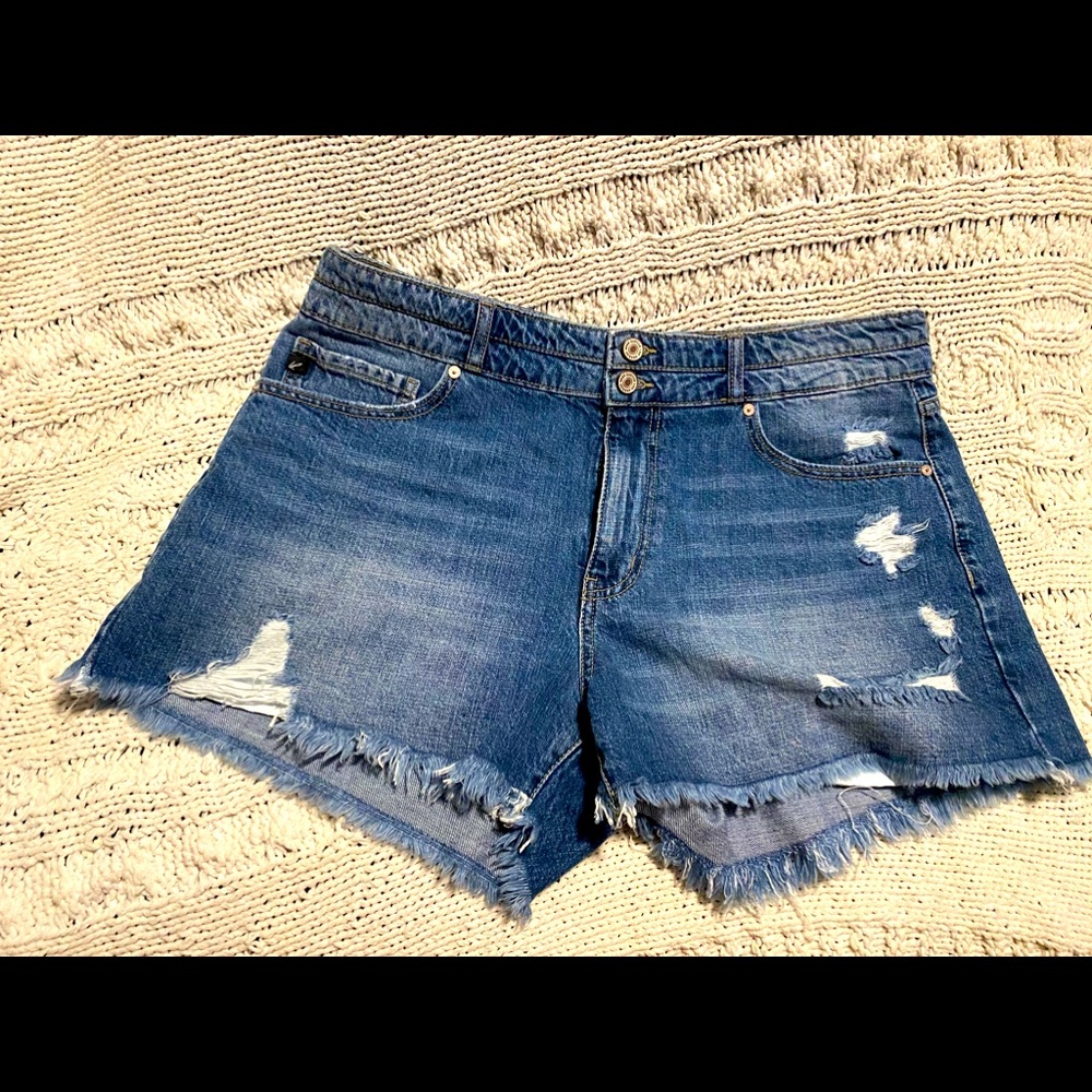 NWOT-KanCan denim shorts, fringe bottom